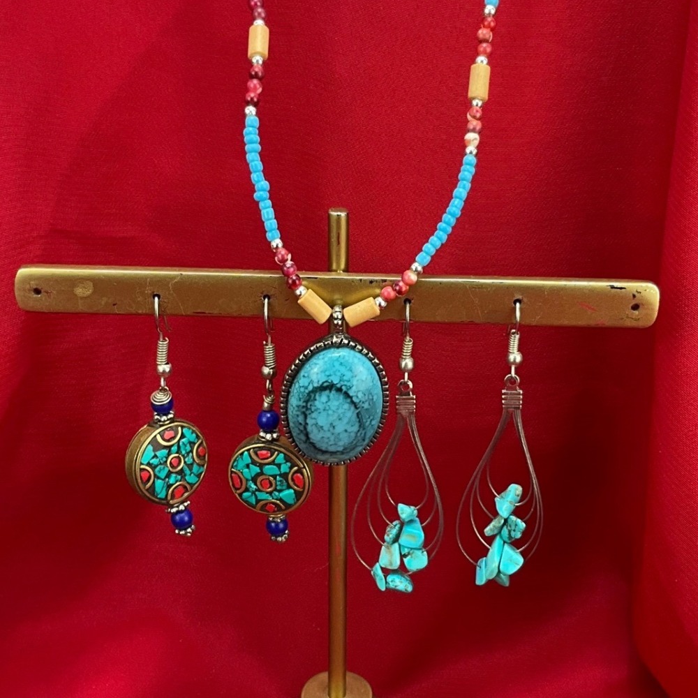 Vintage southwest Turquoise Necklace Earrings Set Beaded Jewelry